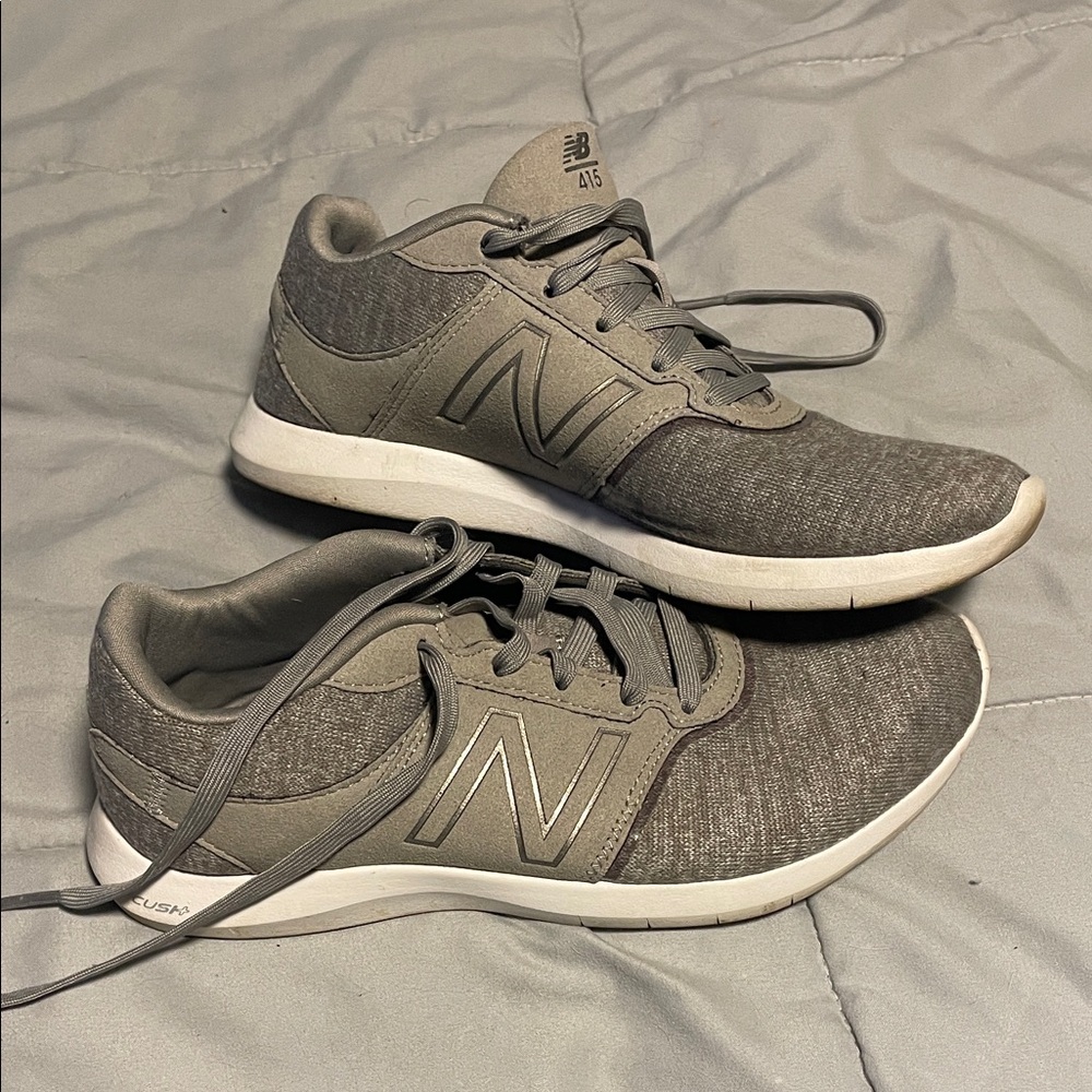 New Balance woman’s Gray Sneakers